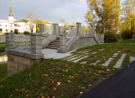 OPRACOVANÉ KAMENNÉ BLOKY