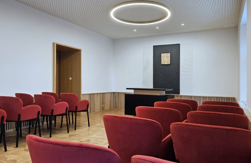 Břidlicová deska velkoformátová - MÚ Budišov nad Budišovkou, Ing. arch. Lukáš Darda
