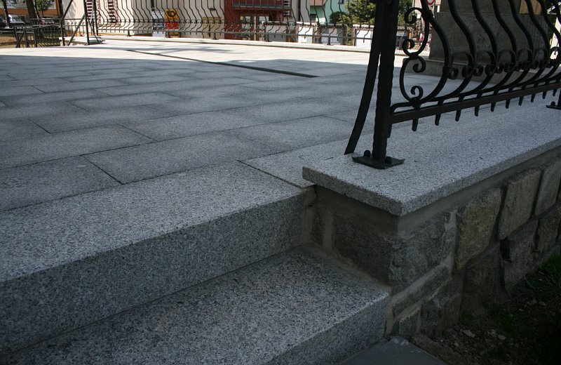 schody žulové masivní - kostel Suché Lazce