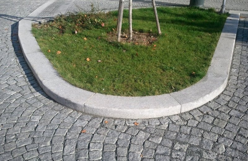 Žulové obrubníky oblé