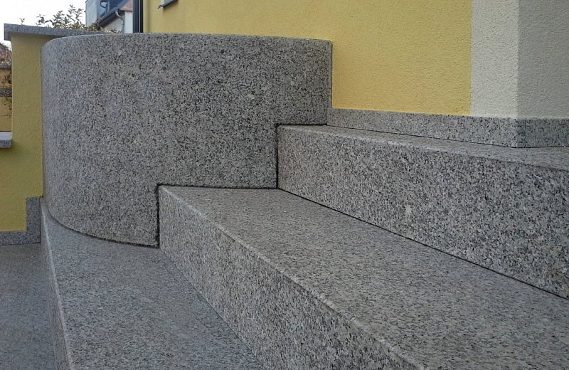 žulový květináč - detail