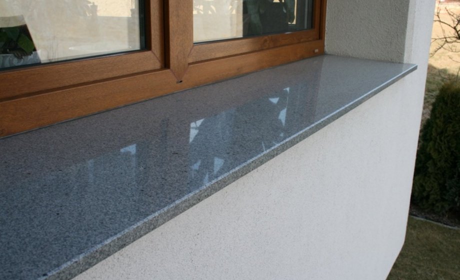 Žulový venkovní parapet